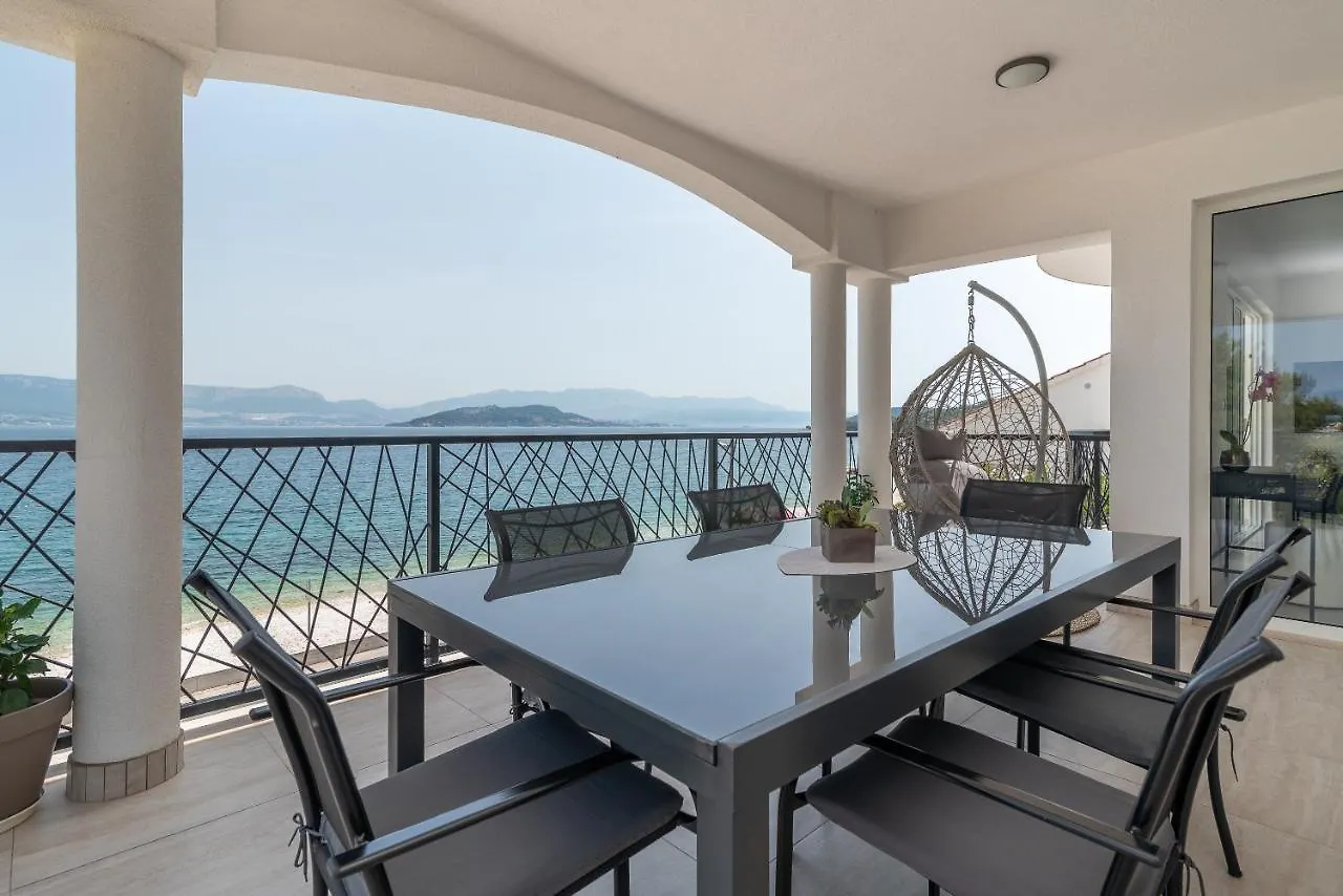 Adria Beach House - Lavendar Slatine