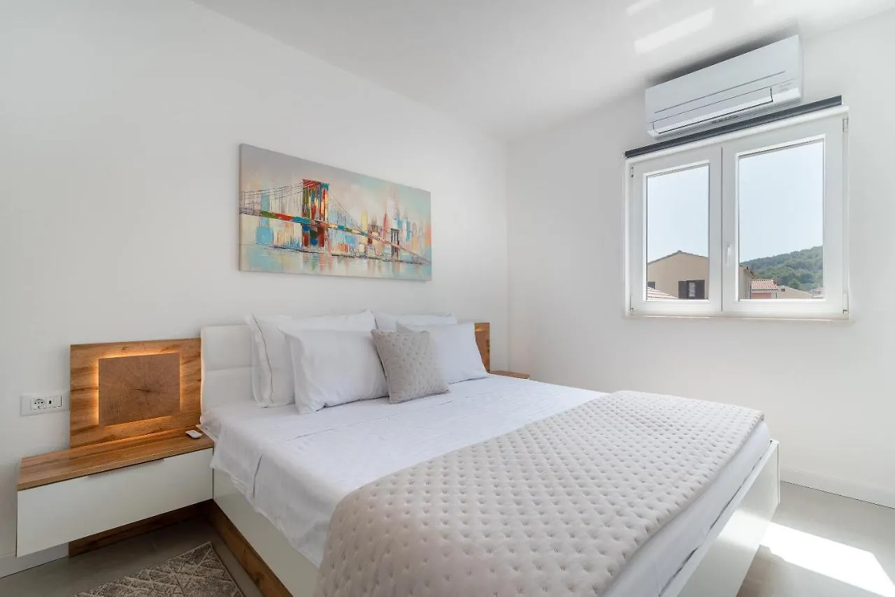 Adria Beach House - Lavendar Slatine Apartment