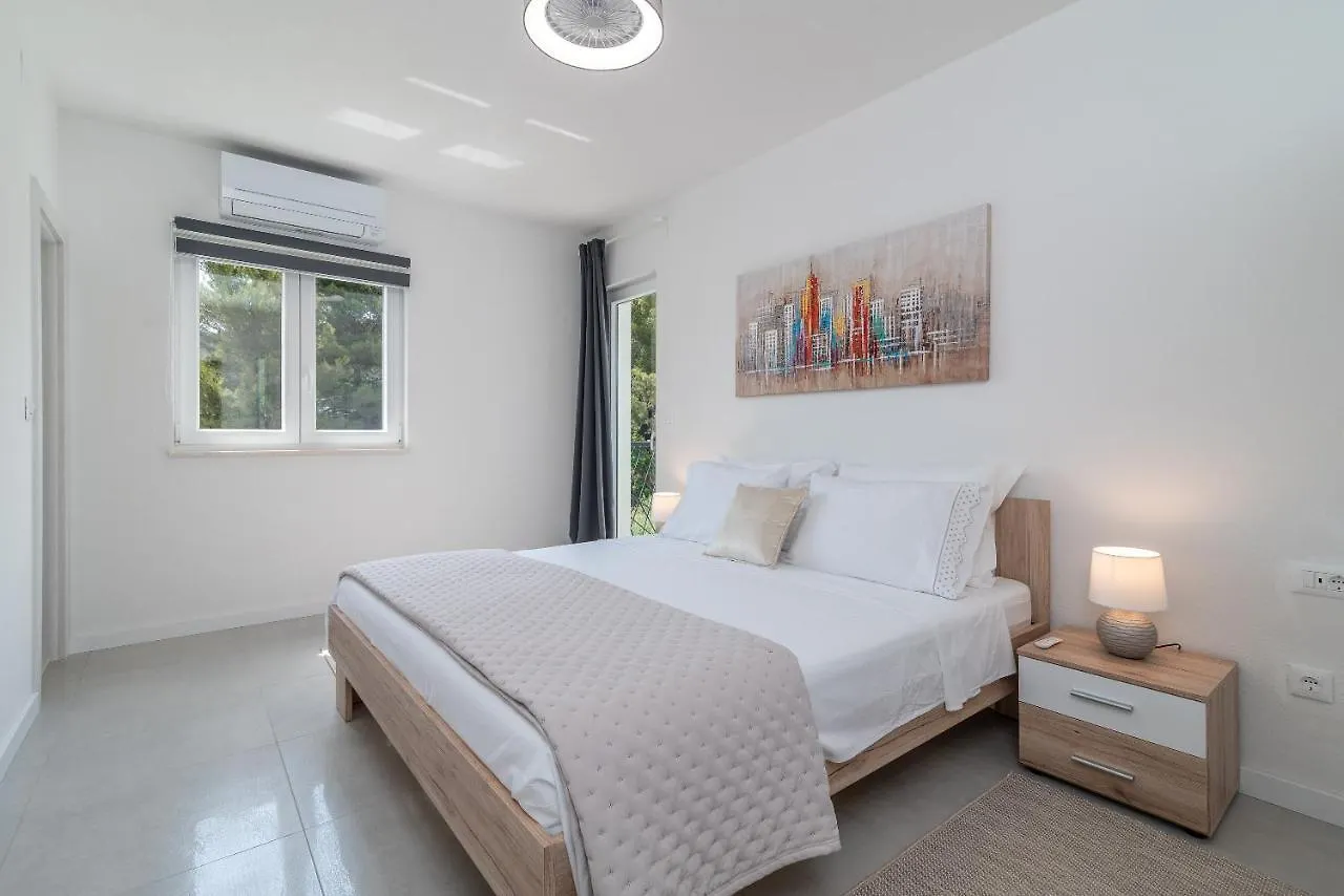 Adria Beach House - Lavendar Slatine