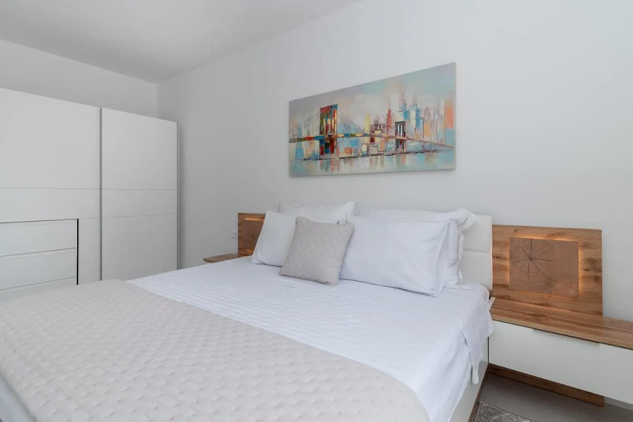 Adria Beach House - Lavendar Slatine Apartment