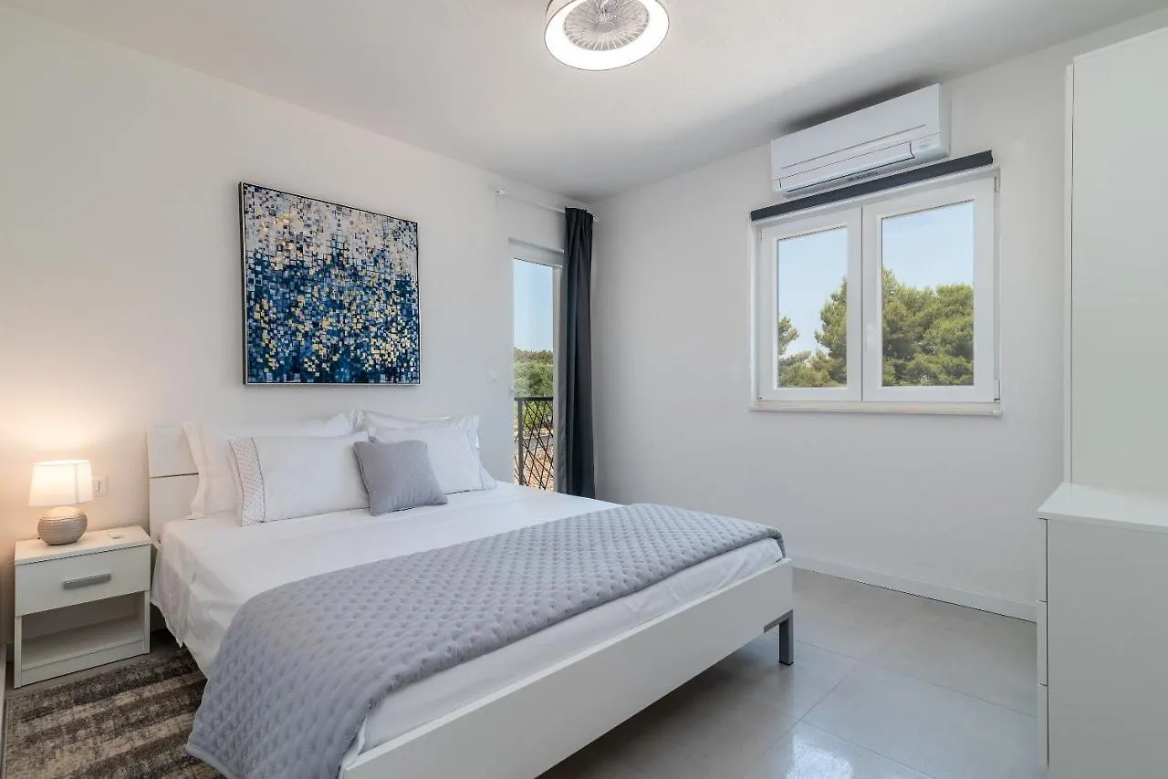 Adria Beach House - Lavendar Slatine Apartment
