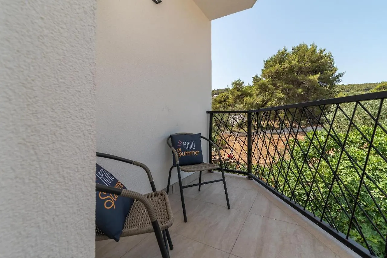 Adria Beach House - Lavendar Slatine Apartment