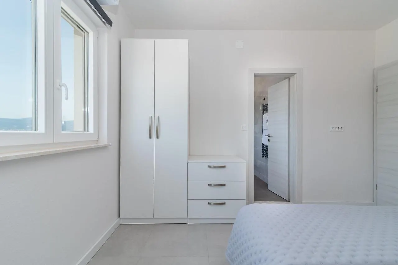 Adria Beach House - Lavendar Slatine 0*,