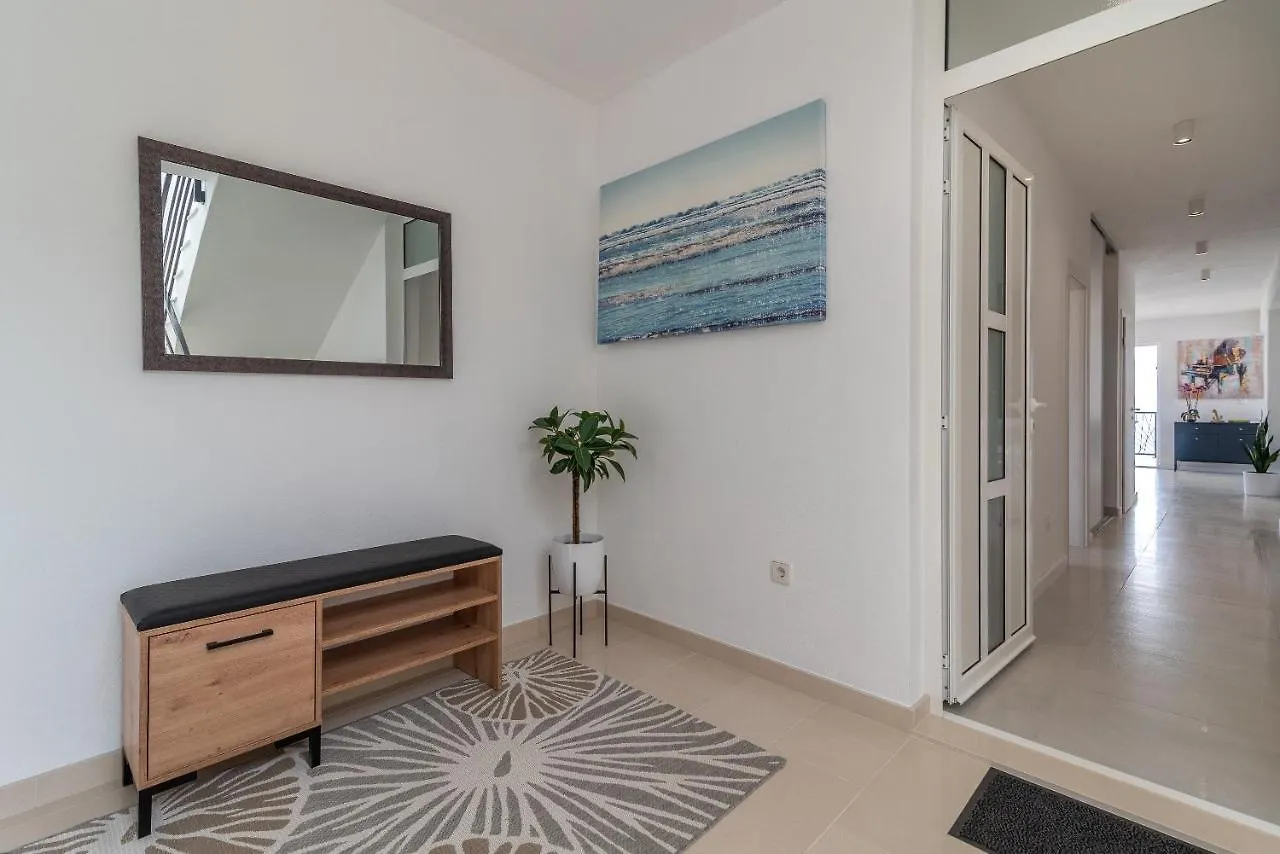 Adria Beach House - Lavendar Slatine